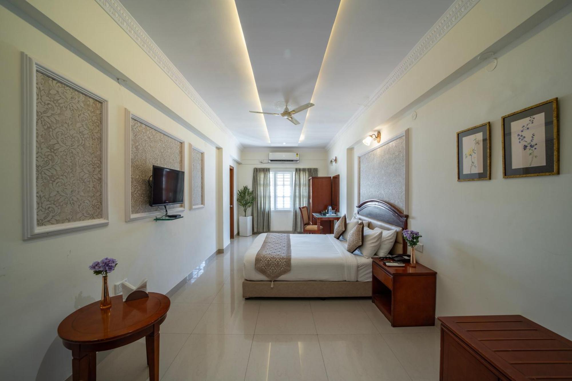 Hyde Park Hotel Bangalore Exterior foto