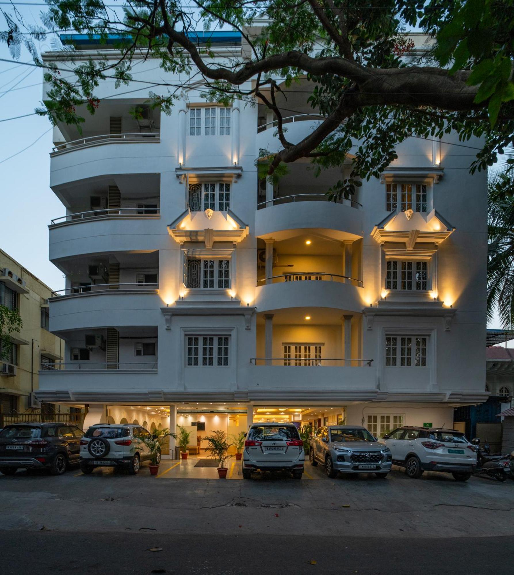 Hyde Park Hotel Bangalore Exterior foto