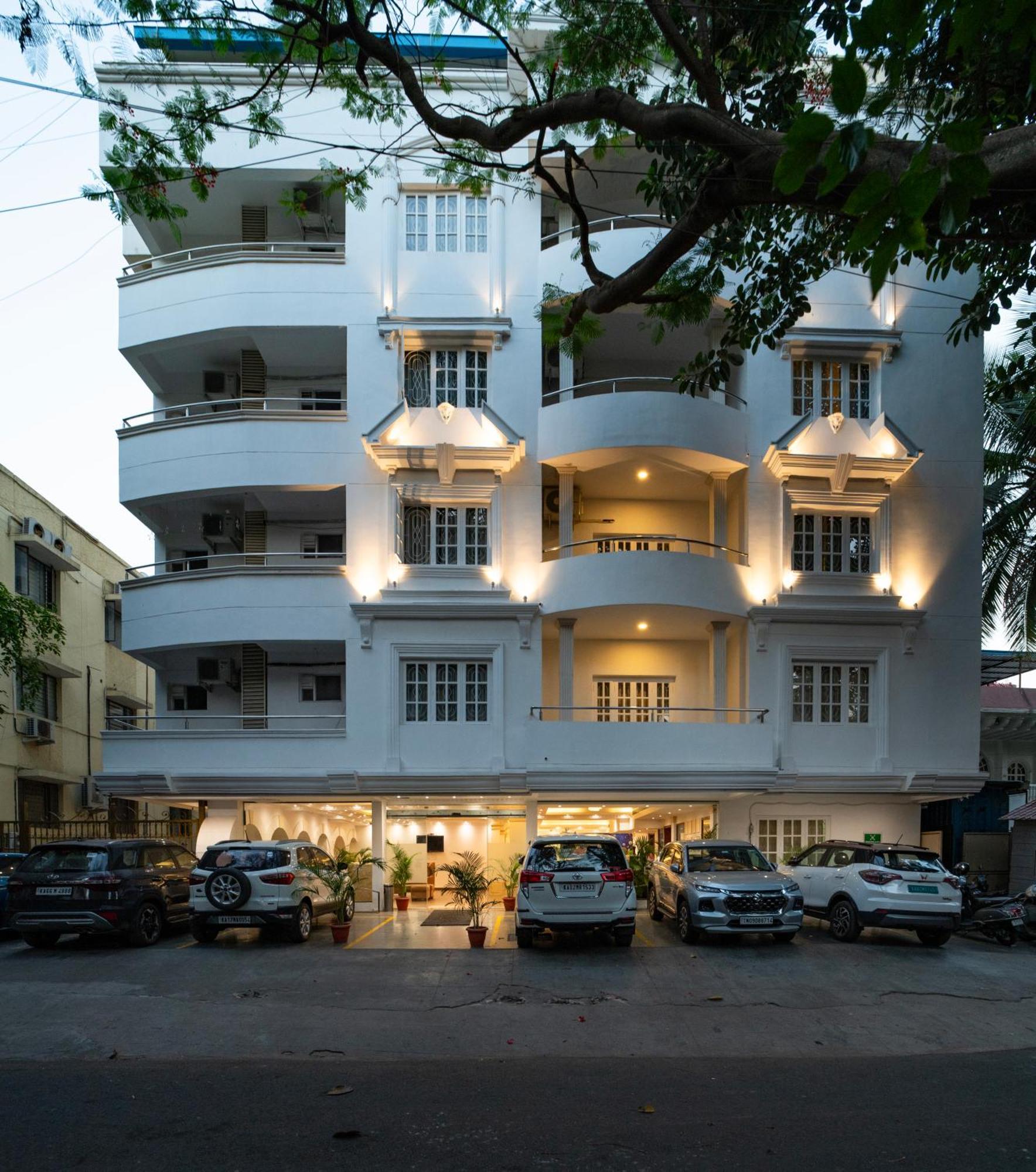 Hyde Park Hotel Bangalore Exterior foto